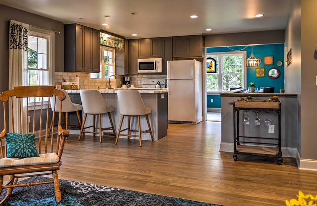Spacious Home Mins to Downtown, JMU & Bike Trails!