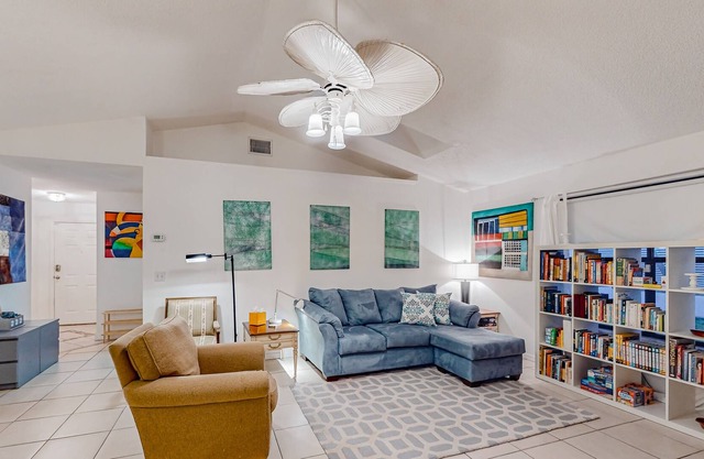 Spacious home near the Ocean overloooking the Preserve with enclosed Patio & W/D