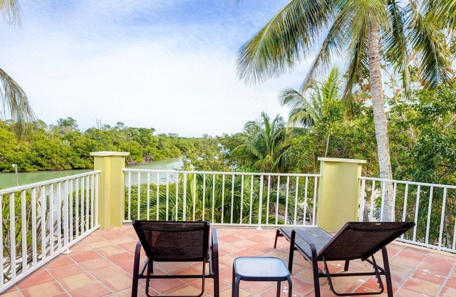 Spacious home perfect for a large family and friends- Sleeps 6