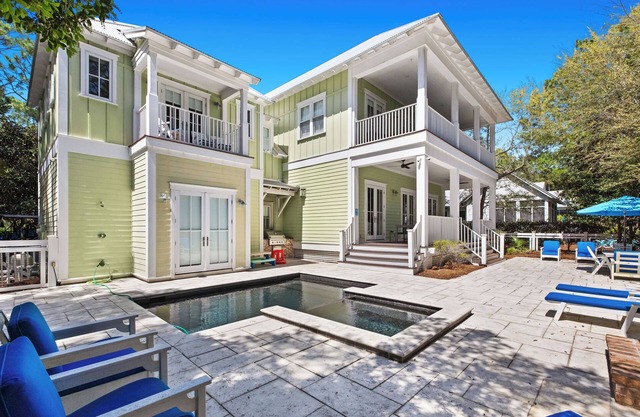 Spacious Home with Pool, Golf Cart, and More. 2 Minutes to Camp Watercolor