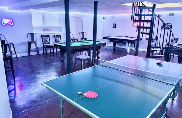 Spacious Home w/Massive Game Room/Close to Everything