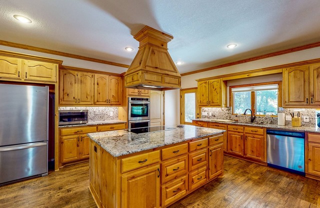 Spacious Home with Private Hot Tub & Shuffleboard - Near Boat Dock, Main St
