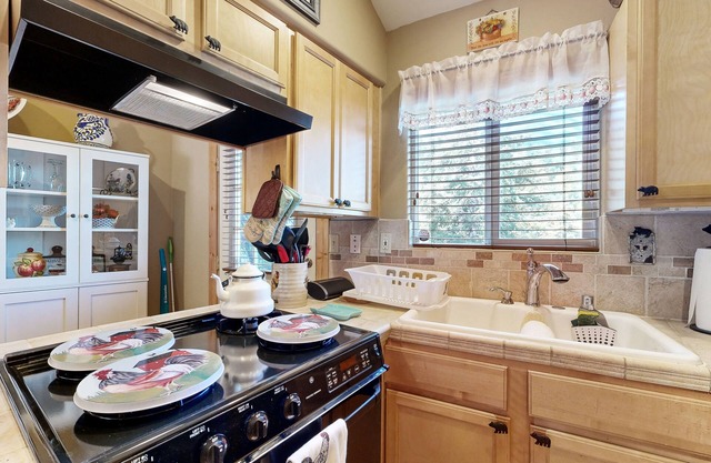 Spacious home with lake views , WiFi, full kitchen, and private deck