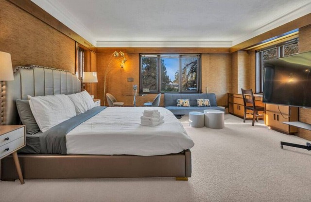 Spacious House for Big Group