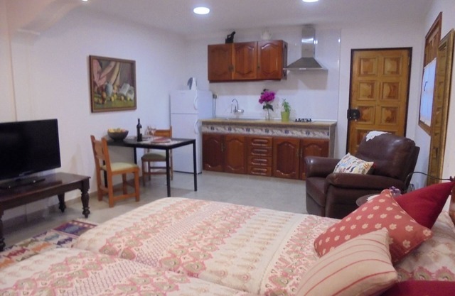 SPACIOUS HOUSE IN THE FIELD: Ada´s House 2