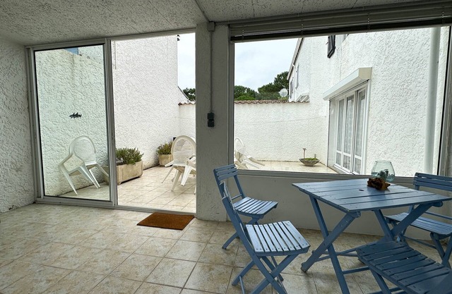 Spacious house near the sea with parking, 10 pers