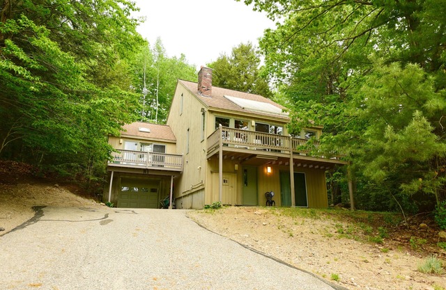 Spacious House w/Outdoor Fire Pit, 5 Min. Drive to Downtown N. Conway!