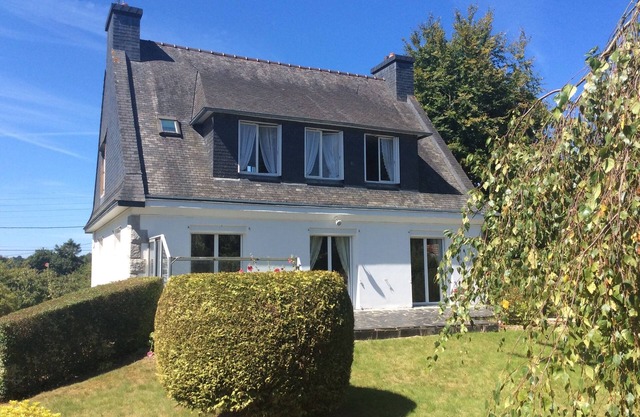 Spacious house with garden, quiet, close to the Côte de Granit Rose