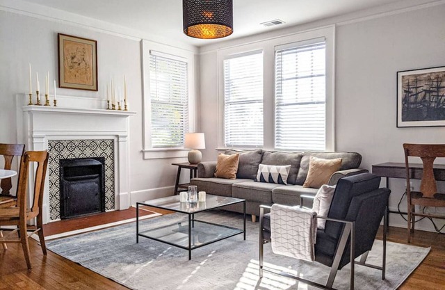 Spacious Industrial Modern Apt 2BR 1BA DT Upstairs