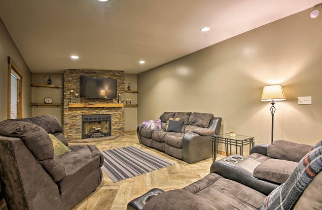 Spacious Kunkletown Home w/Full Game Room & Deck!