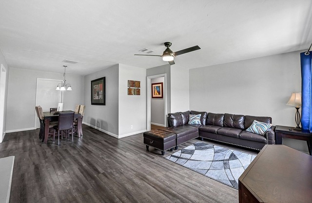 Spacious La Marque Home w/King Bed & Modern Perks