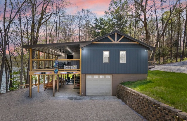 Spacious Lakefront Retreat with Private dock for swimming and fishing. Sleeps 14