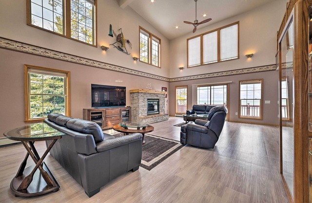 Spacious Lakefront Home w/Sunroom & Bar!
