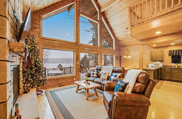 Spacious lakefront chalet with washer/dryer, beach & dock