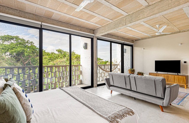 Spacious Large Loft With Pool