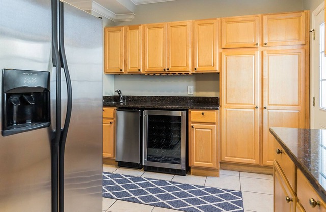Spacious Longterm DC Townhouse - w/Parking + Metro