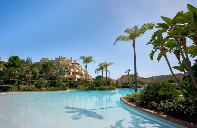 SPACIOUS LUXURY APARTMENT WITH SWIMMING POOLS, SPA AND GYM ON COSTA DEL SOL