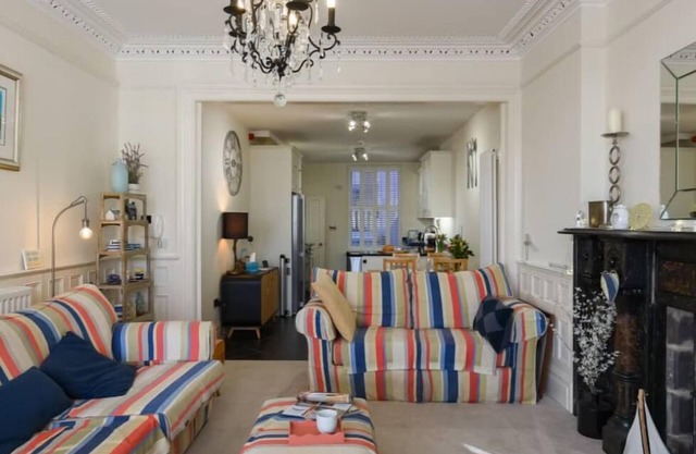 Spacious Luxury Seaside Apartment -Aberdovey - Pet Friendly- Free Parking Permit
