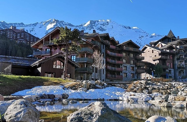 Spacious mountain apartment with pool, SPA and Mont Blanc views