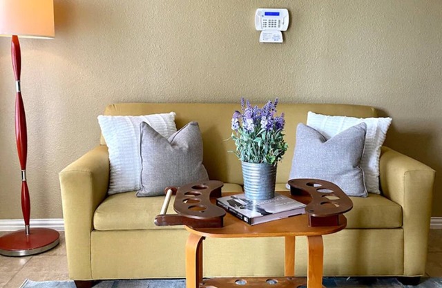 Spacious Modern 2 Bedroom Apartment Great location for Galveston, Kemah, Fishing