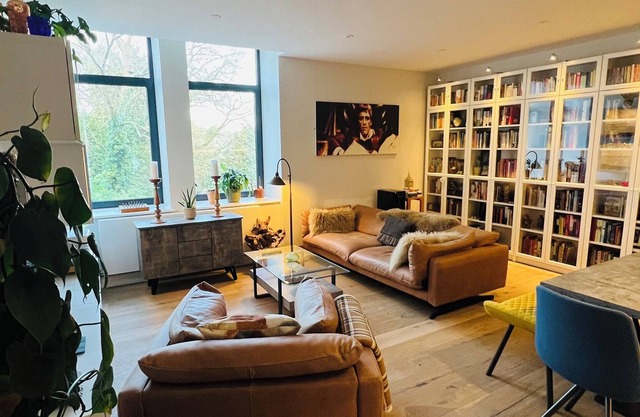 Spacious, modern apartment in great location for travel and entertainment!