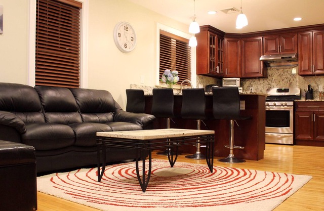 Spacious, Modern, Comfy close to Boston and Beach