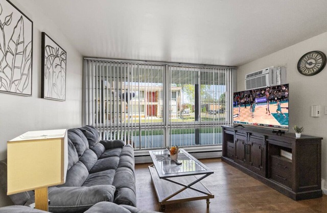 Spacious & Modern Haven: ~WiFi ~workspace
