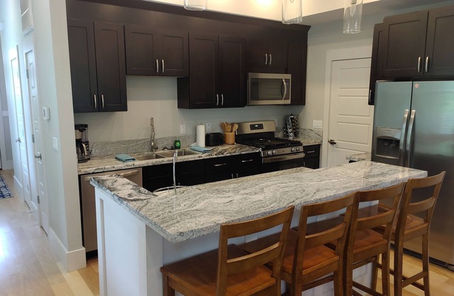 Spacious Modern Townhouse near Chattanooga Downtown Riverfront
