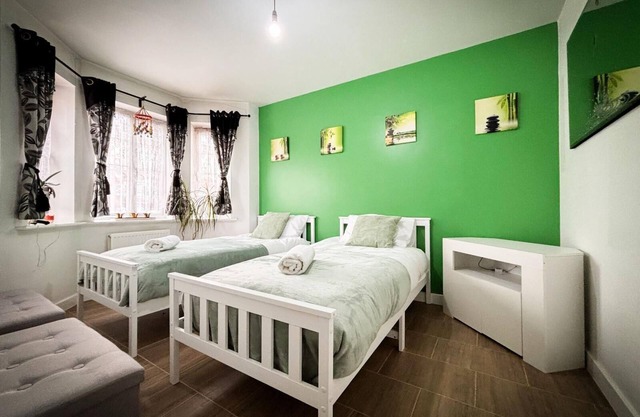 Spacious Modern Townhouse, Discounts on long stays!