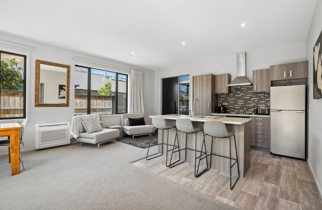 Spacious modern well appointed 3 bed 2 bath house