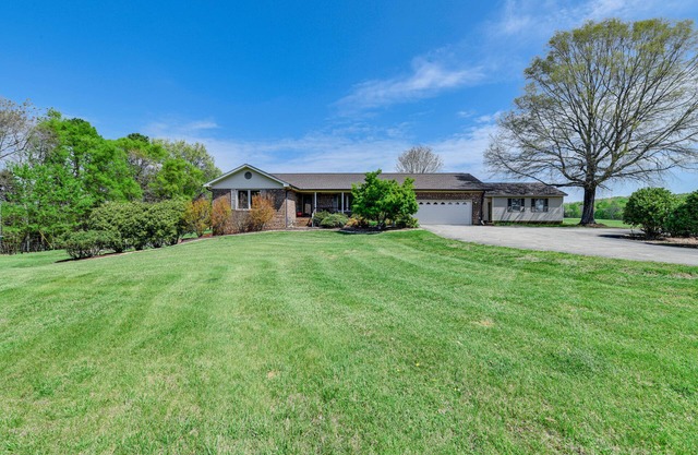 Spacious Mount Pleasant Home w/Grill & Yard!