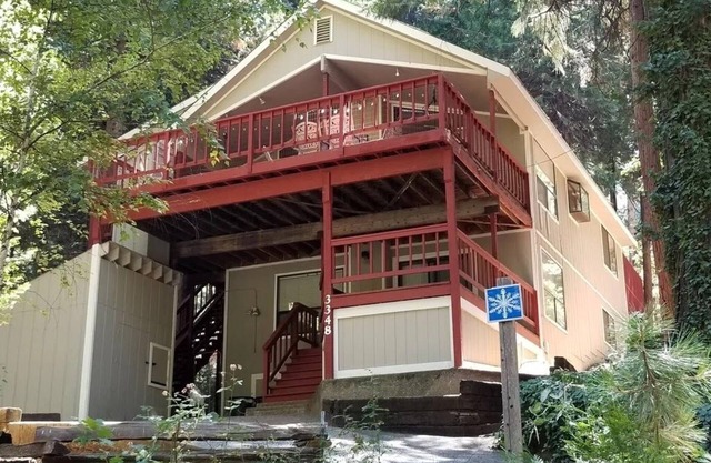 Spacious Mountain Home-AC/Heating, Hot Tub, Dog Friendly, Game Room w/arcade