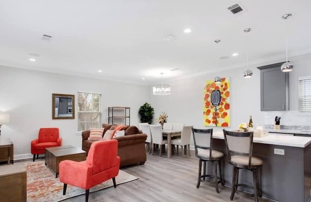 Spacious NEW HOME- Perfect for short term travel