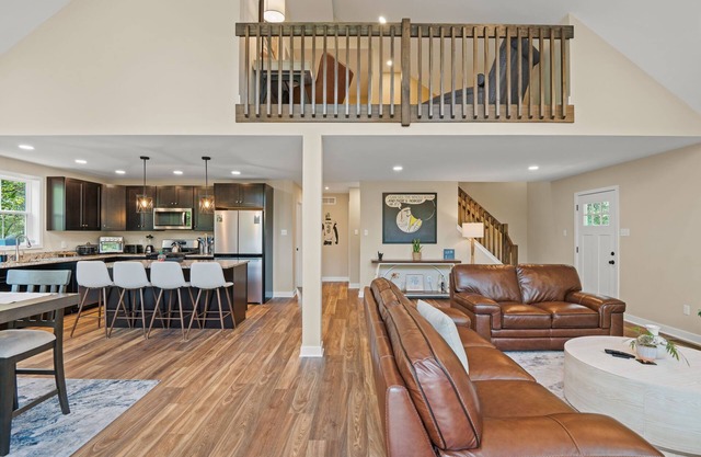 Spacious New Pocono Chalet, Game Room, Fireplace, BBQ, Open Main Floor!