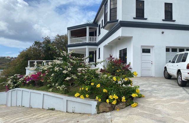 Spacious new villa in Grenada with amazing views and a pool