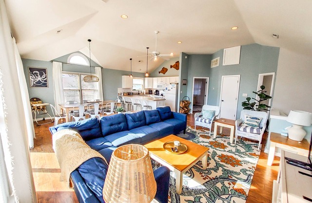 Spacious, Oceanside 5/BR with pool, spa and outdoor shower - Sunday turnover!