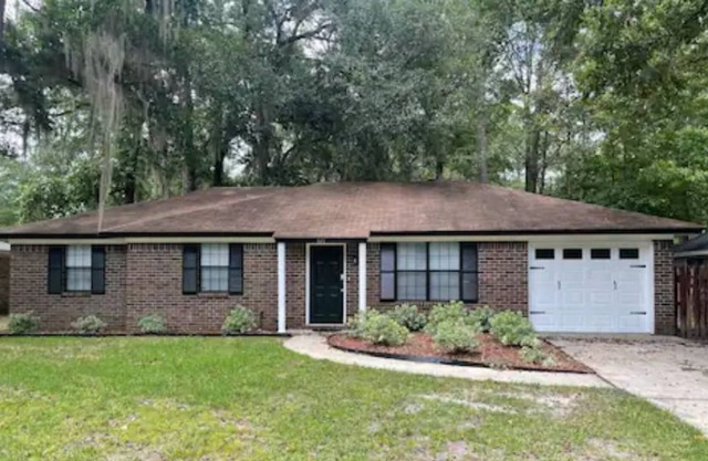 Spacious & Peaceful | ♛3 Beds, Backyard, location