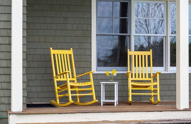 Spacious Pet Friendly 5-bedroom farmhouse in fabulous Mont Vernon with AC, WIFI