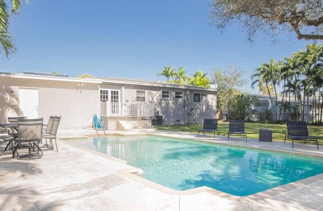 Spacious Pool Oasis w/ Washer&Dryer