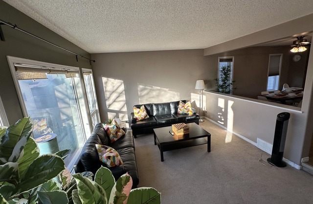 Spacious & Private Retreat near West Edmonton Mall