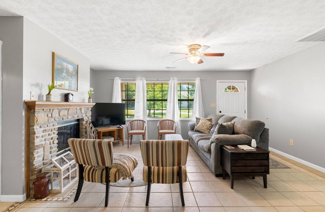 Spacious, quite neighborhood, clean and convenient