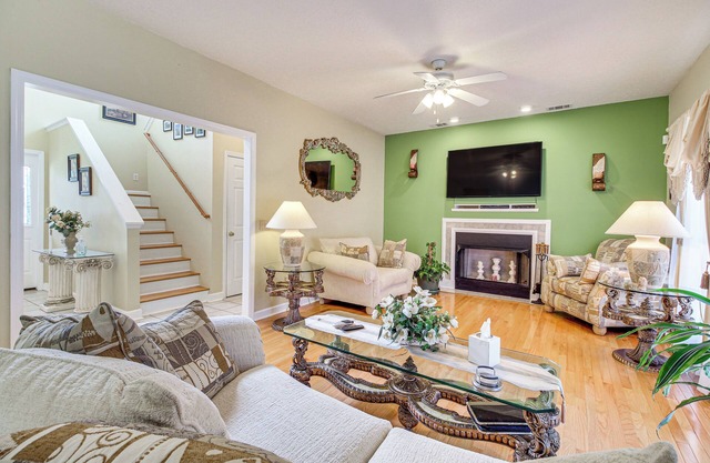 Spacious Richmond Hill Hideaway w/Deck!