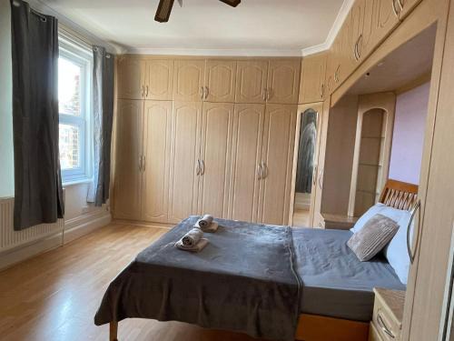Spacious Room In North London