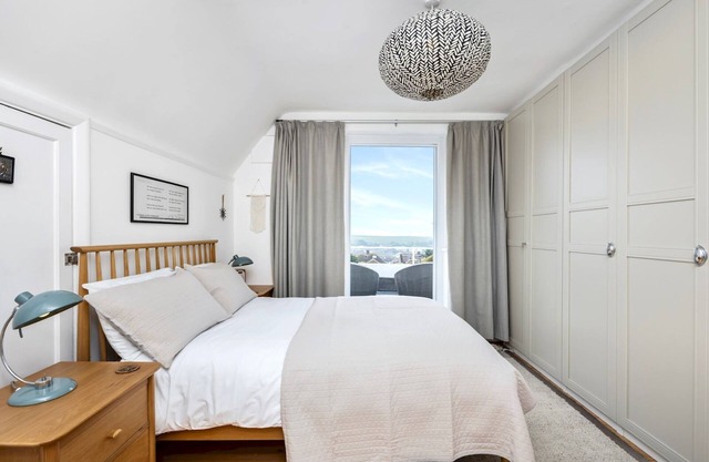 Spacious Saltdean Seaside Home| Ample Free Parking| Pass The Keys