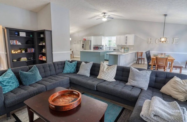 Spacious & Secluded Mountain Retreat by Bryce Resort: Ski, Mtn Bike, Game room