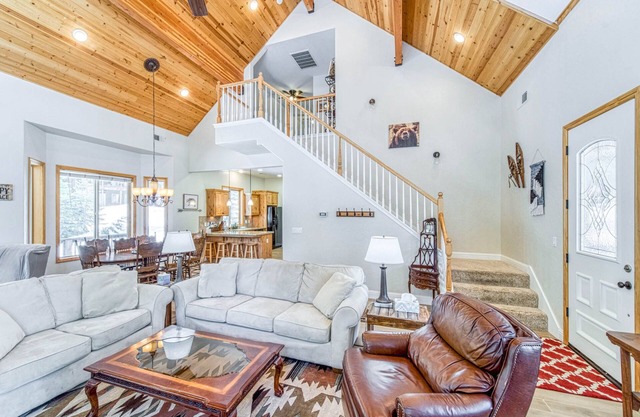 Spacious Shaver Cabin w/Room for the Whole Family