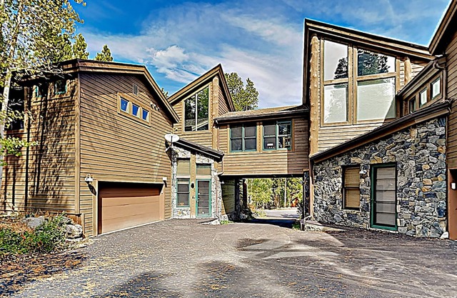 Spacious Skier's Dream Mountain Home with WiFi, Deck & Private Hot Tub
