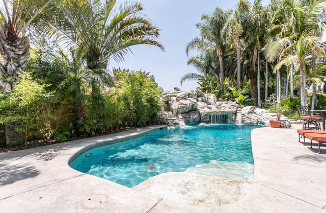Spacious SoCal Retreat + Backyard Paradise Pool/Spa