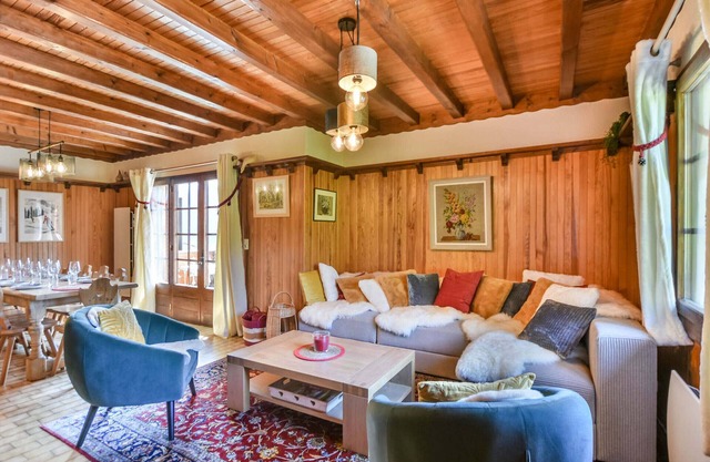 Spacious South-Facing Duplex in Quiet Chalet, 150m from Shuttle
