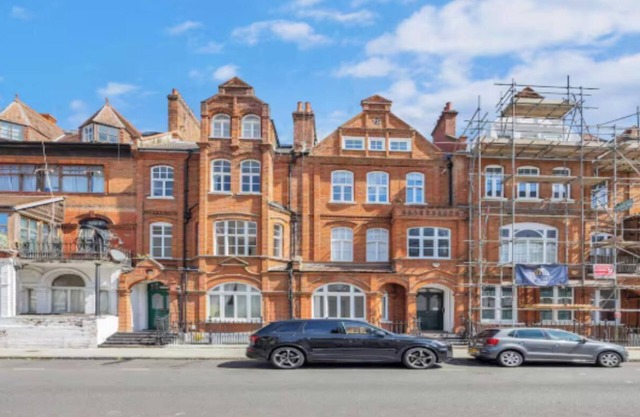 Spacious & Stylish 3-Bedroom Apartment in Prime West Kensington Location